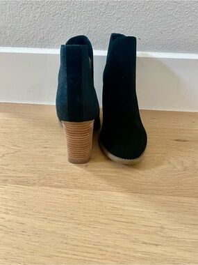 Toms booties like new Size 8 black with shimmer side and back